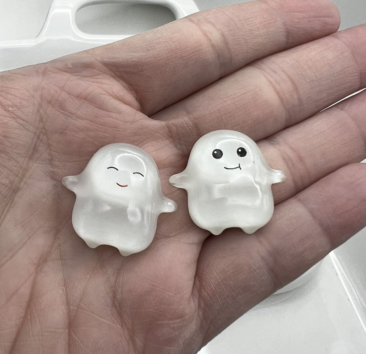 Luminous Emoji Ghost Halloween Charm Mix, Clear with White Flatback Charms | Kawaii Decoden Resin Cabochons | QTY: 10 charms