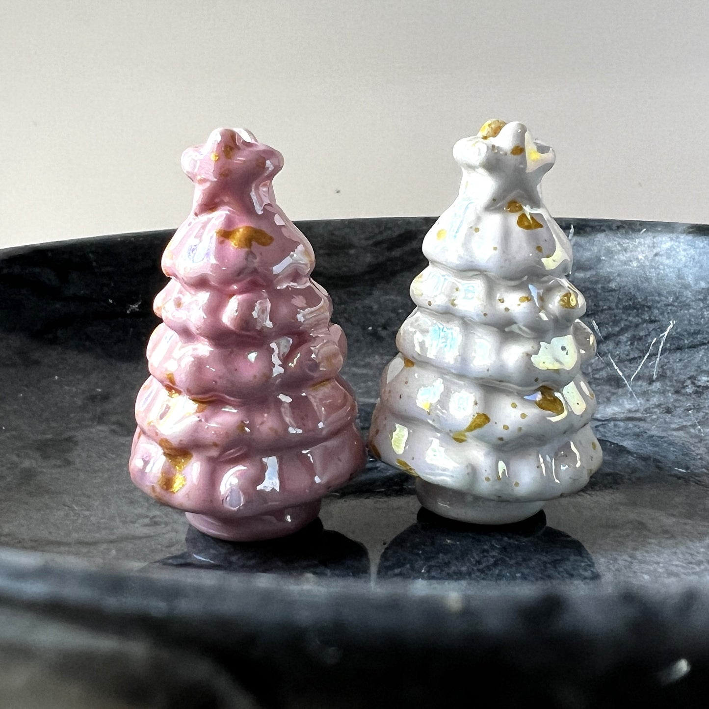 White & Pink Christmas Tree Beads with Gold Splatter for Pens | 3D Chunky Beads for Pens & Jewelry | Acrylic | QTY: 4 beads