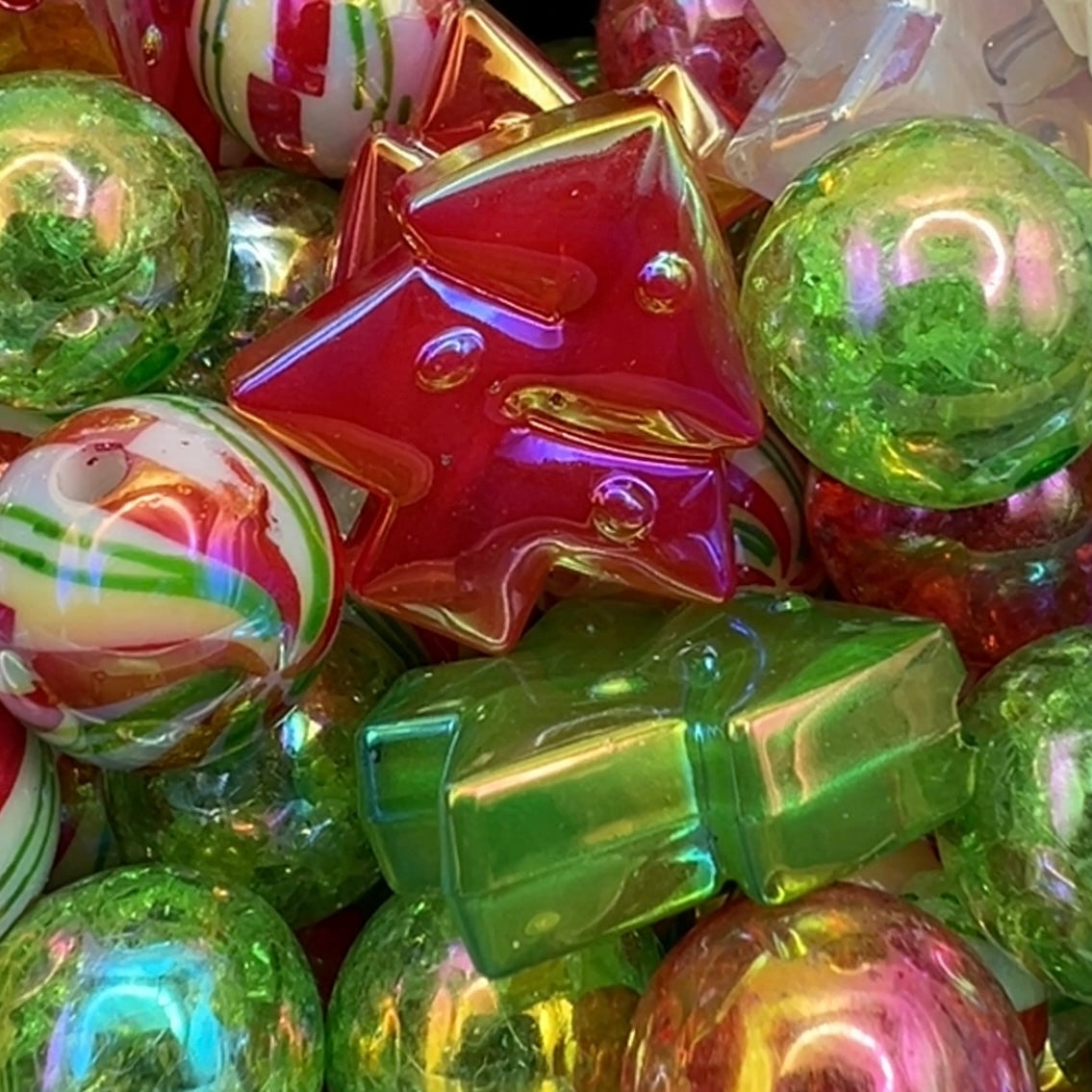 Festive Christmas Tree Bead Mix | Iridescent Beads & Crackle Beads | Acrylic Beads | QTY: 16 pcs