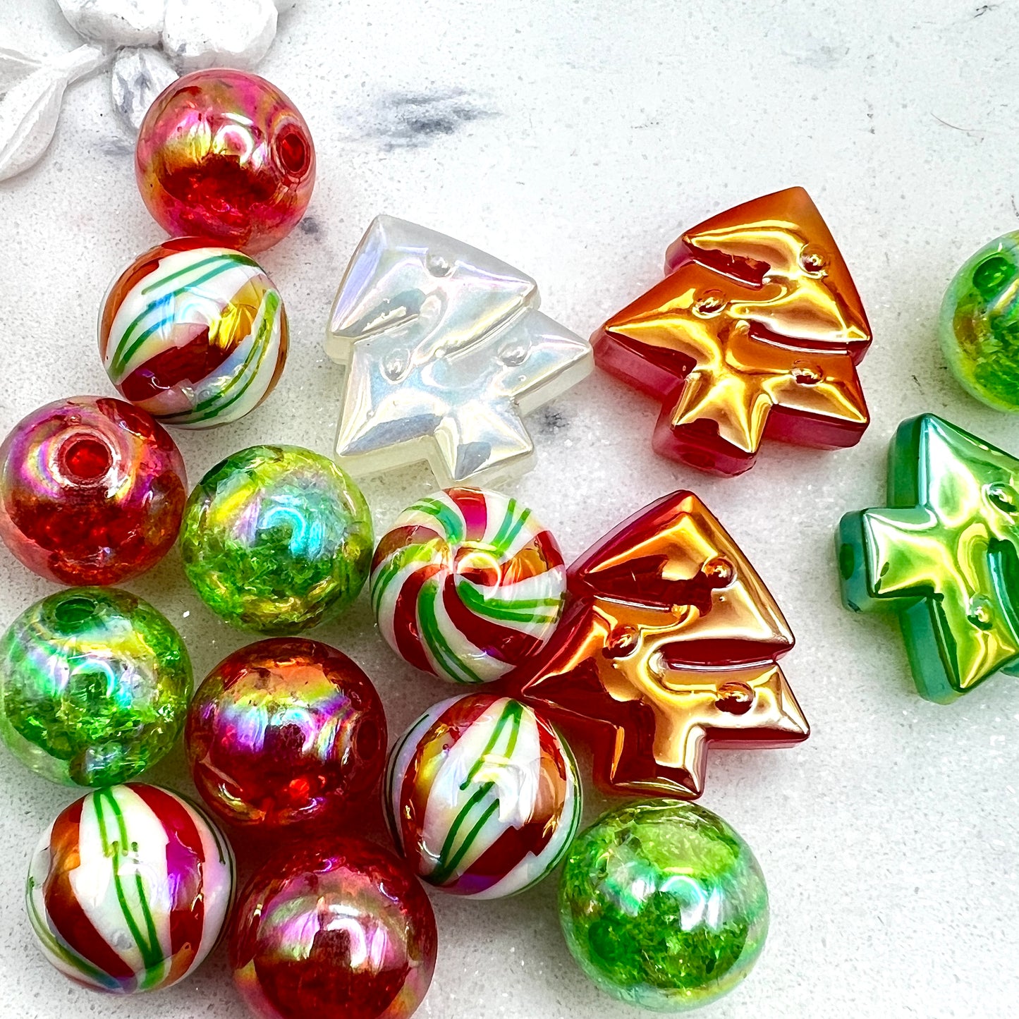 Festive Christmas Tree Bead Mix | Iridescent Beads & Crackle Beads | Acrylic Beads | QTY: 16 pcs