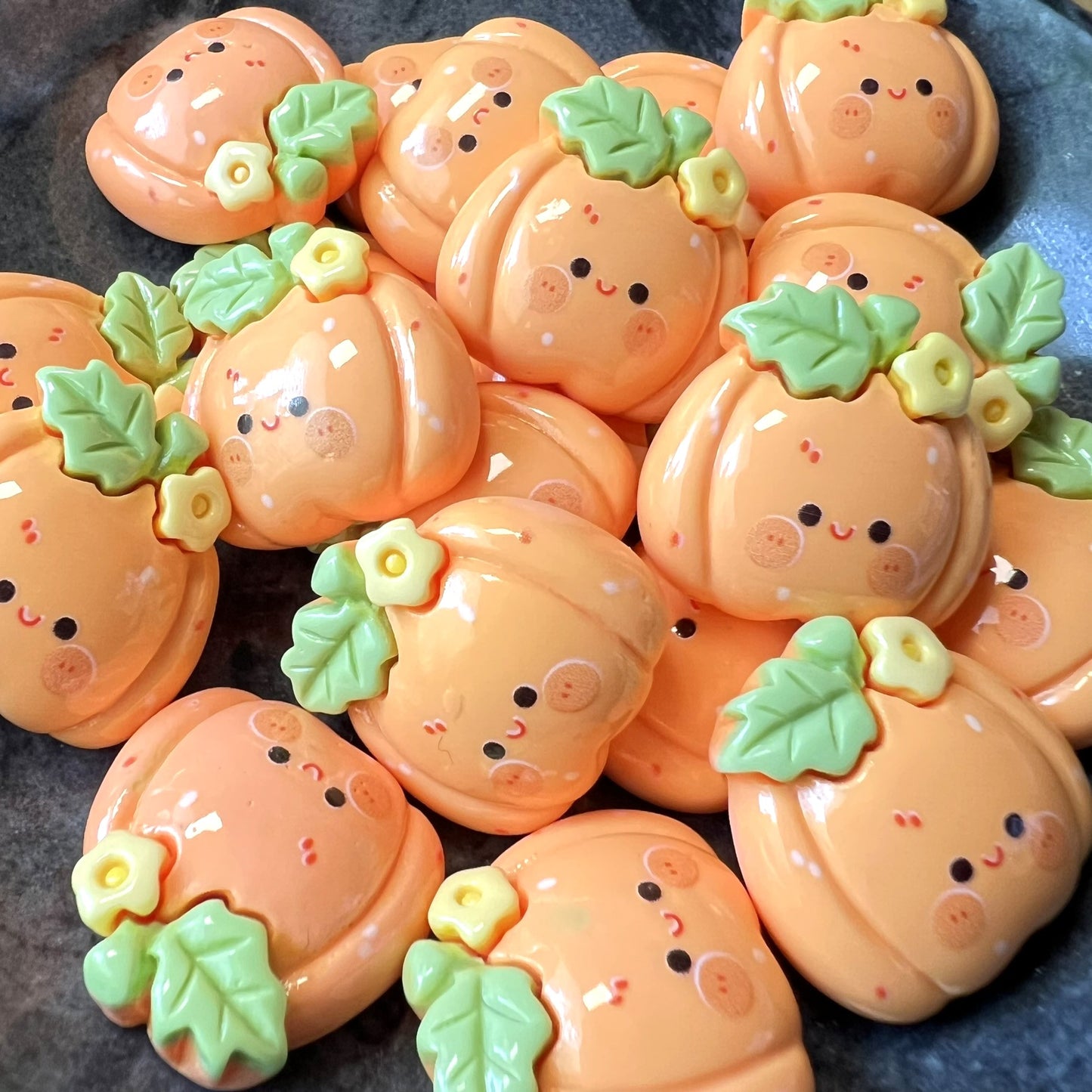 Pumpkin Smiling Face Charms, Flatback Pumpkins, Pumpkin Cabochons, Halloween Cabochons, Cute Pumpkin Charms | Resin Charms | QTY: 10