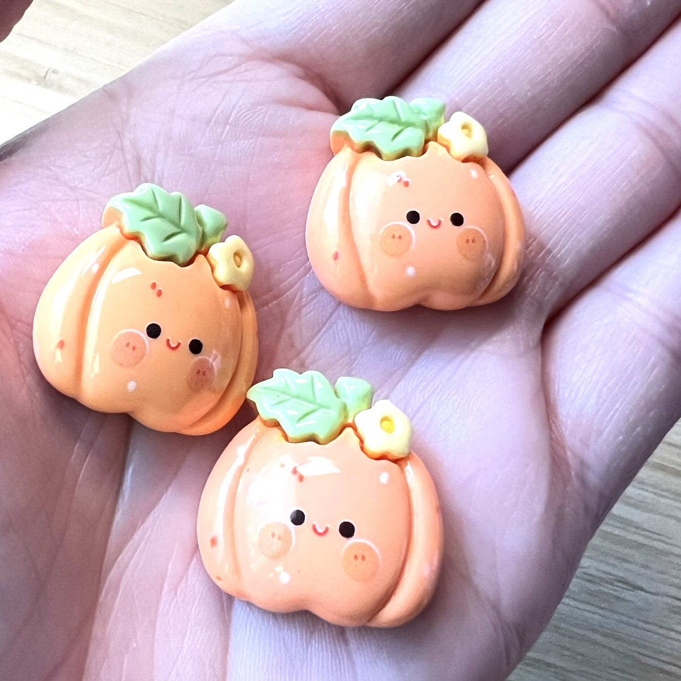 Pumpkin Smiling Face Charms, Flatback Pumpkins, Pumpkin Cabochons, Halloween Cabochons, Cute Pumpkin Charms | Resin Charms | QTY: 10