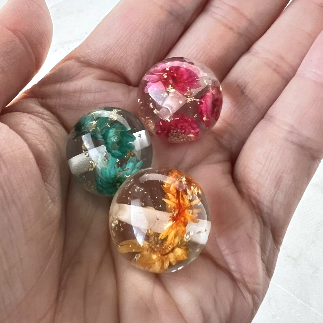 20mm Dried Flower and Gold Flake Colorful Beads | Beads For Pens and Keychains | Acrylic | QTY: 10 beads